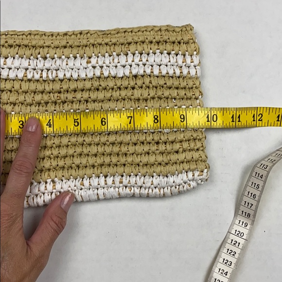 NWT GAP Tan & White Woven Straw Zippered Clutch - Picture 7 of 8